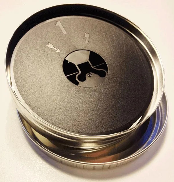 Bobina de 30 m. para película 16mm con lata métalica