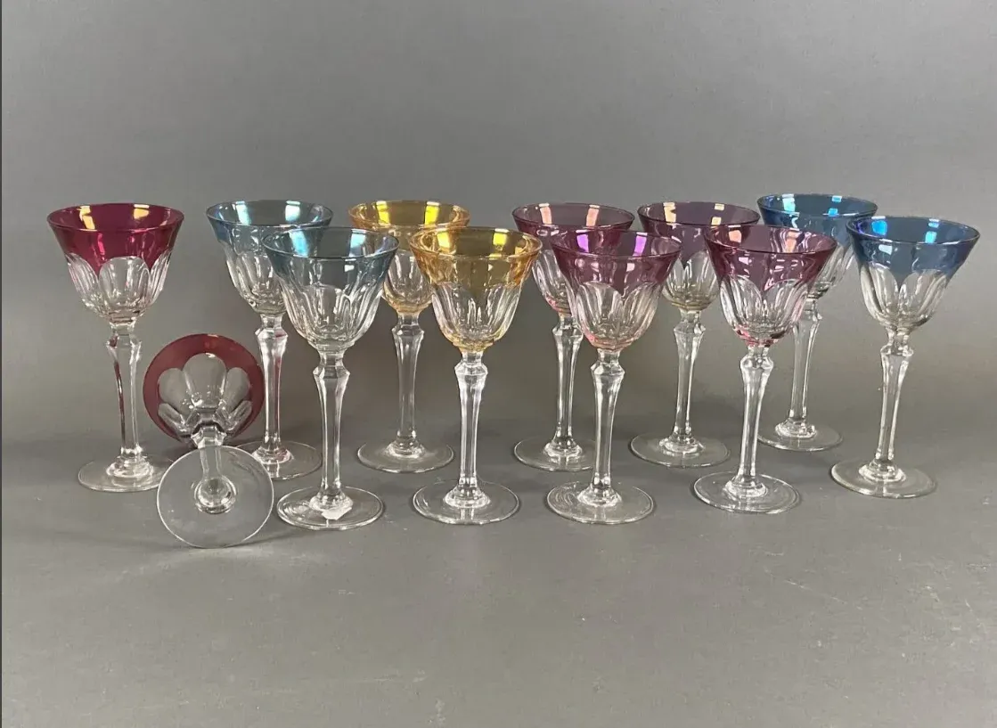 Juego de 12 copas de vino de cristal tallado multicolores