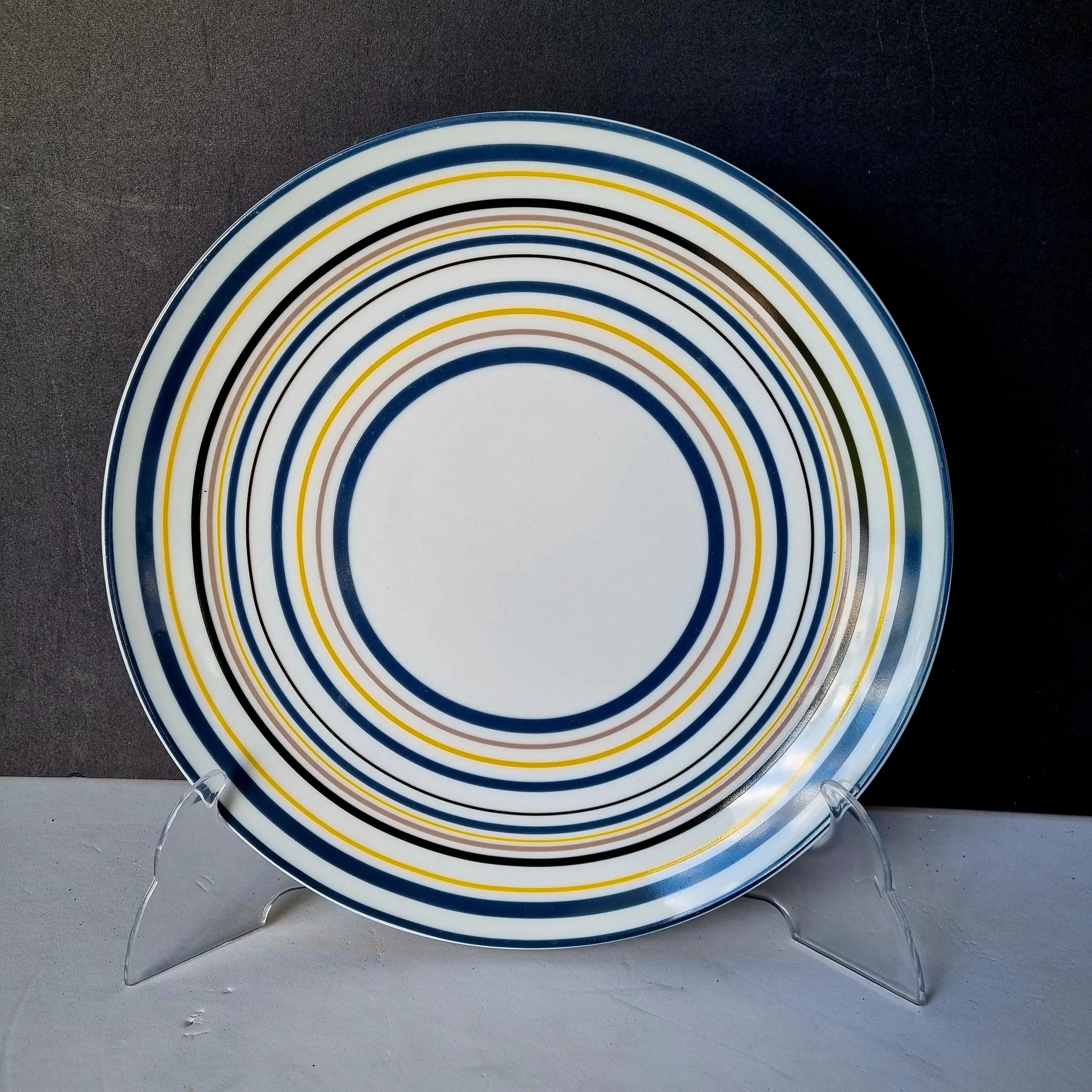 8 platos milrayas multicolor.