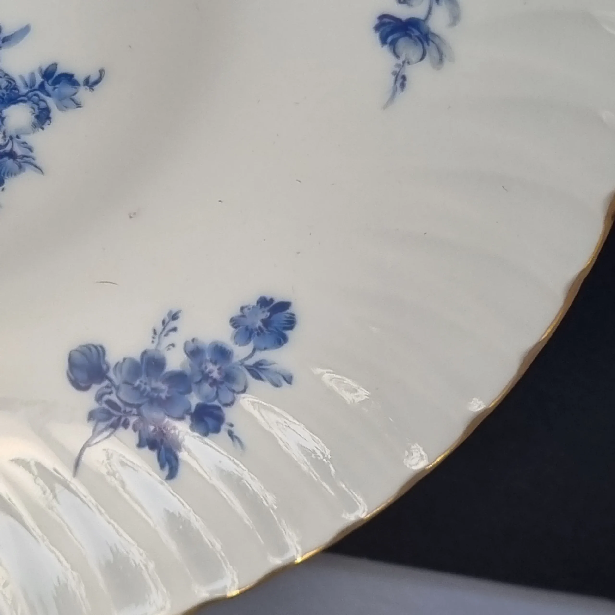 12 platos hondos de Limoges con flores azules - Imagen 2
