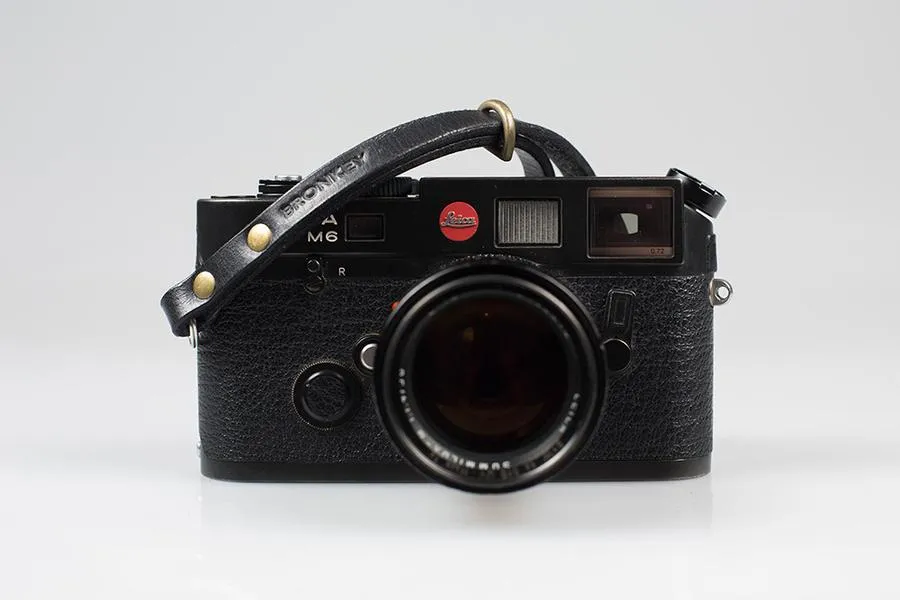 BERLIN #201 – BLACK LEATHER CAMERA STRAP