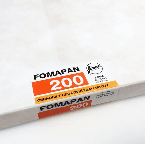 Fomapan 200 20×25 cm. (8×10″)/50 hojas