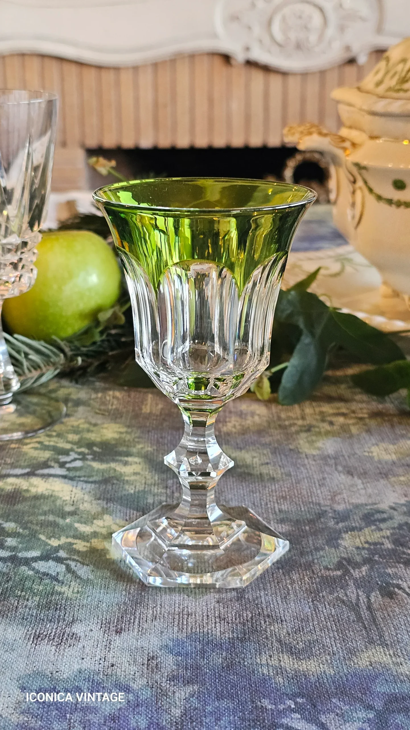 Copas de vino talladas color verde - Imagen 3